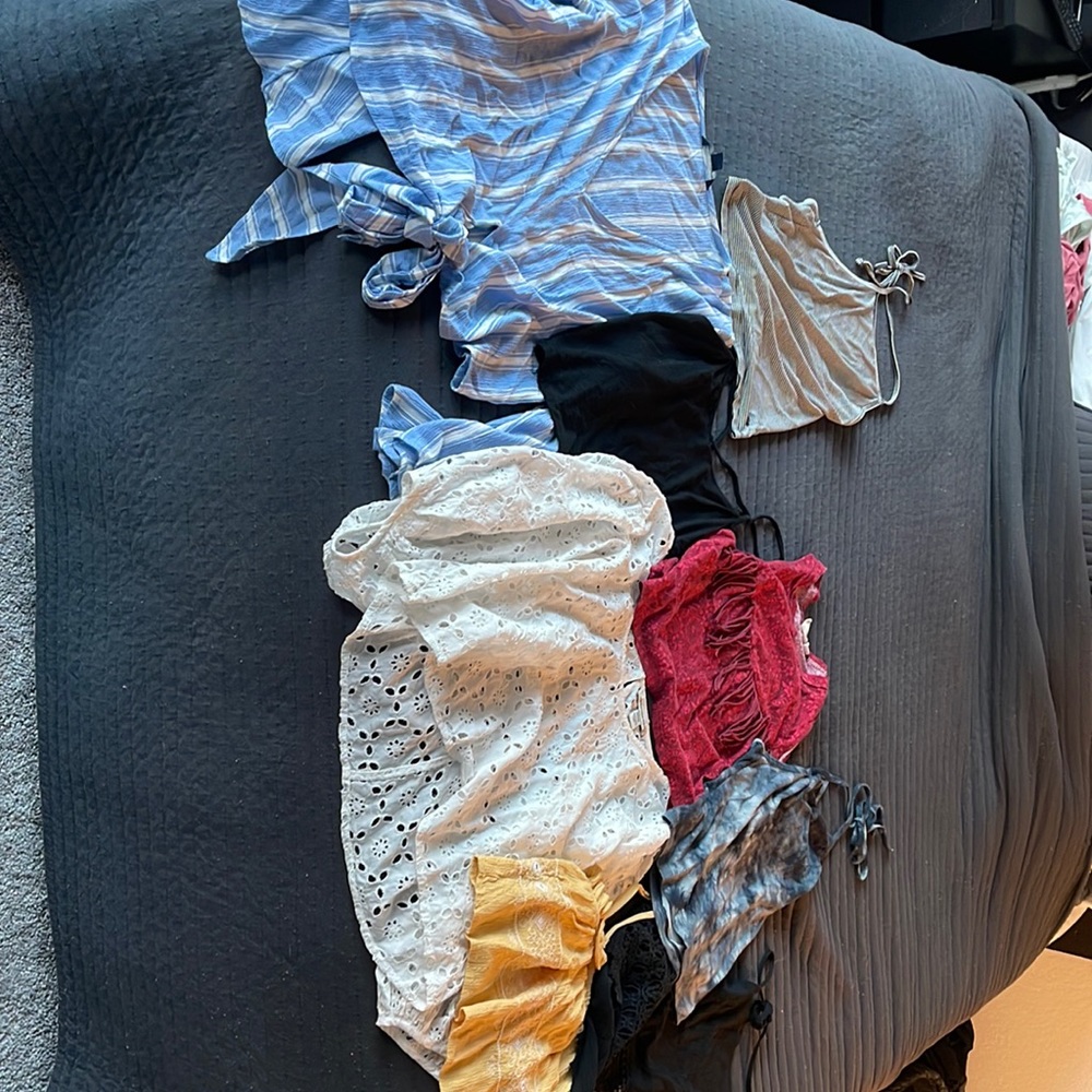 American Eagle top bundle *1 LA hearts/pacsun shirt. Please see desc for sizes